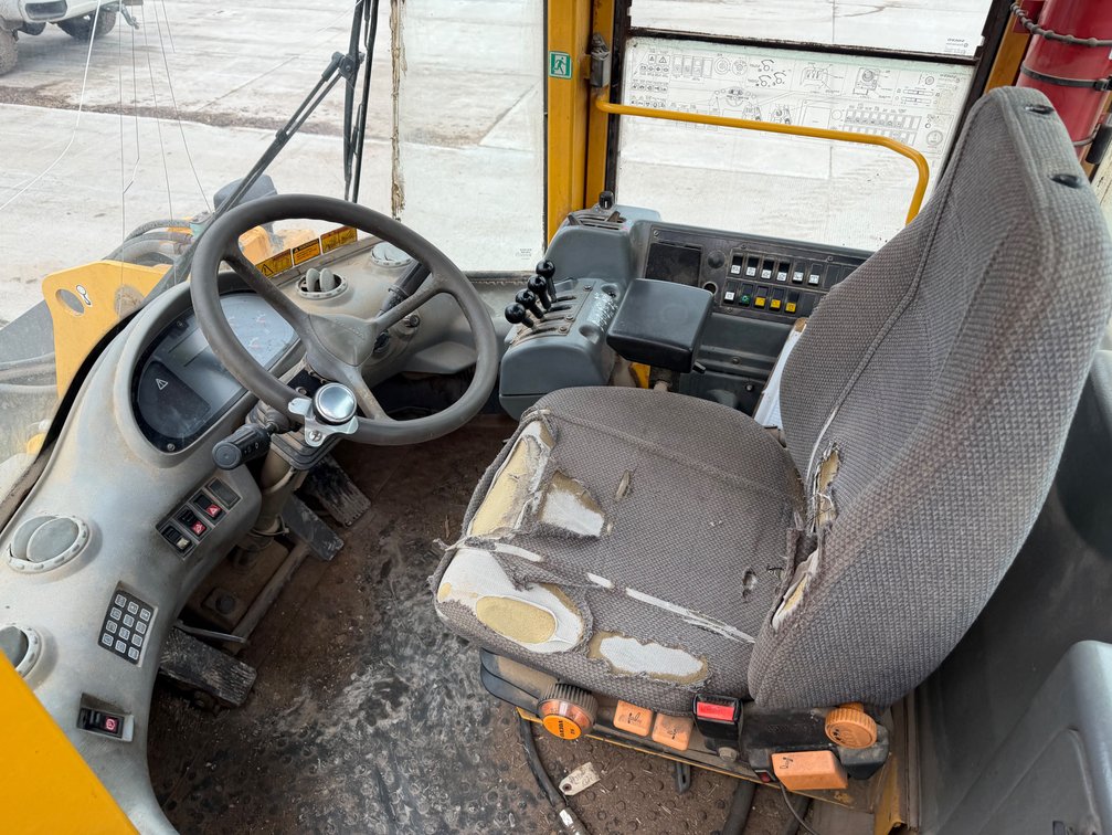 Image for 2004 Volvo L70E