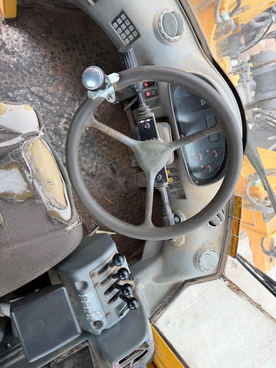 Image for 2004 Volvo L70E