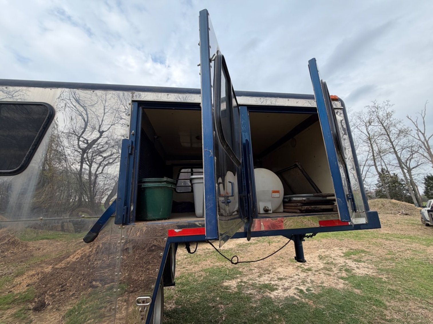 Image for 1997 GRAND PRIX 30' GOOSENECK LIVESTOCK TRAILER