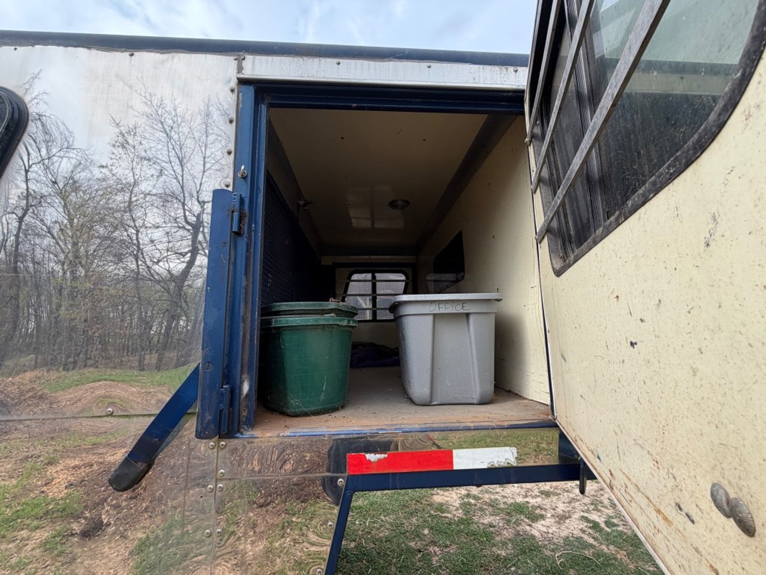 Image for 1997 GRAND PRIX 30' GOOSENECK LIVESTOCK TRAILER