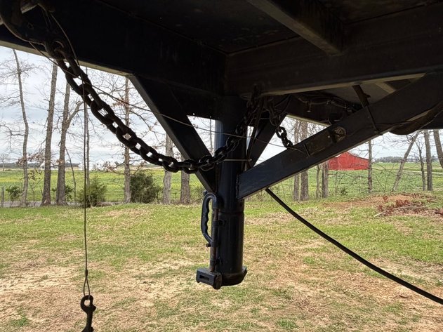 Image for 1997 GRAND PRIX 30' GOOSENECK LIVESTOCK TRAILER