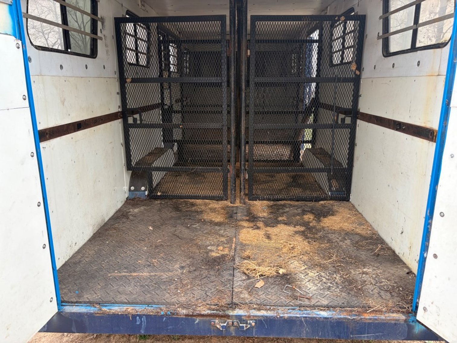 Image for 1997 GRAND PRIX 30' GOOSENECK LIVESTOCK TRAILER