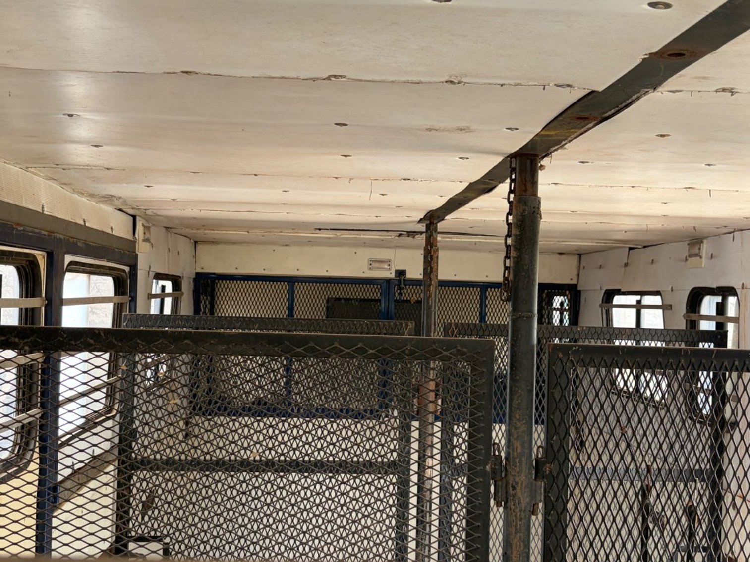 Image for 1997 GRAND PRIX 30' GOOSENECK LIVESTOCK TRAILER