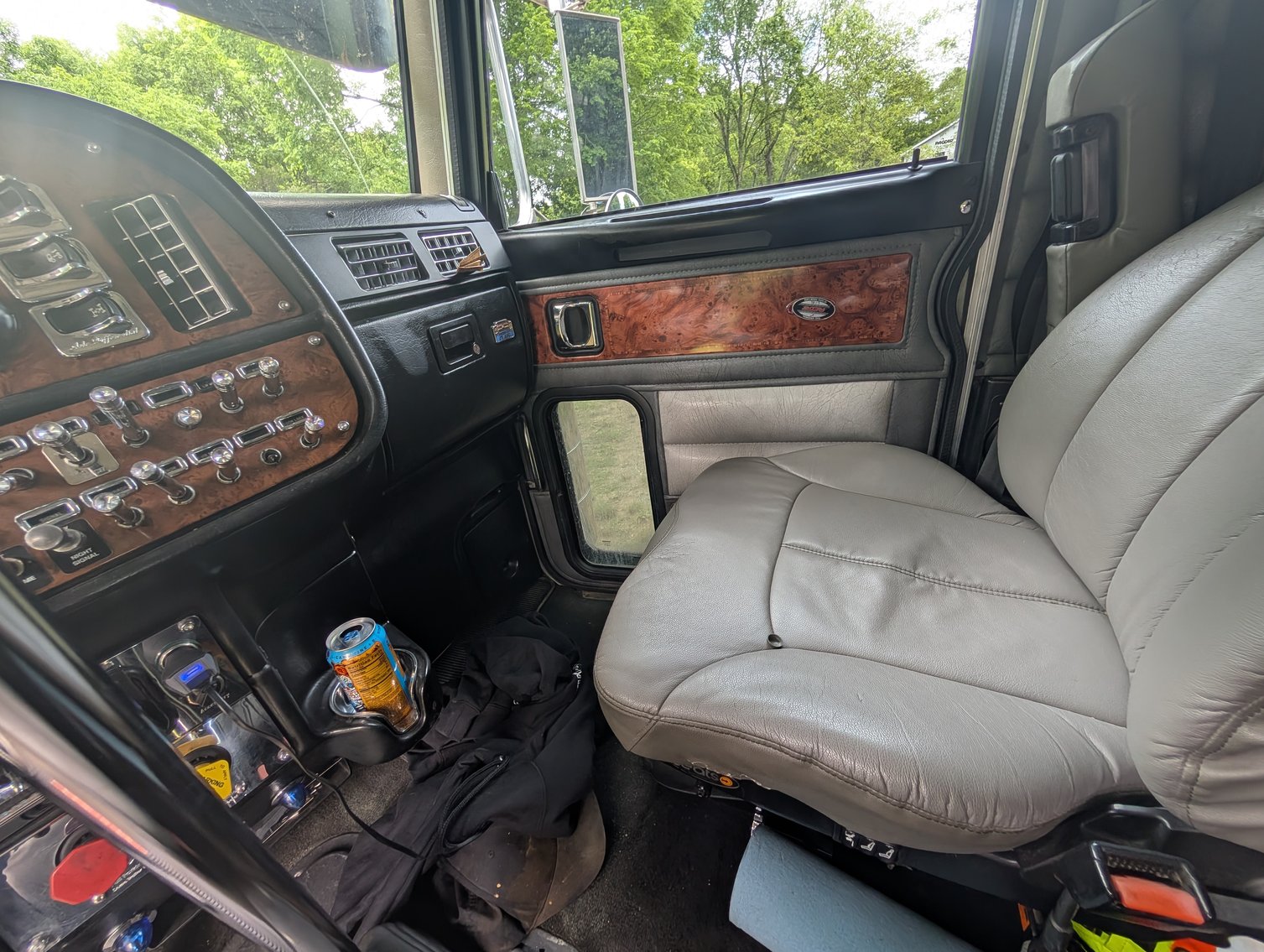 Image for 2005 PETERBILT 379 TANDEM AXLE TRUCK TRACTOR