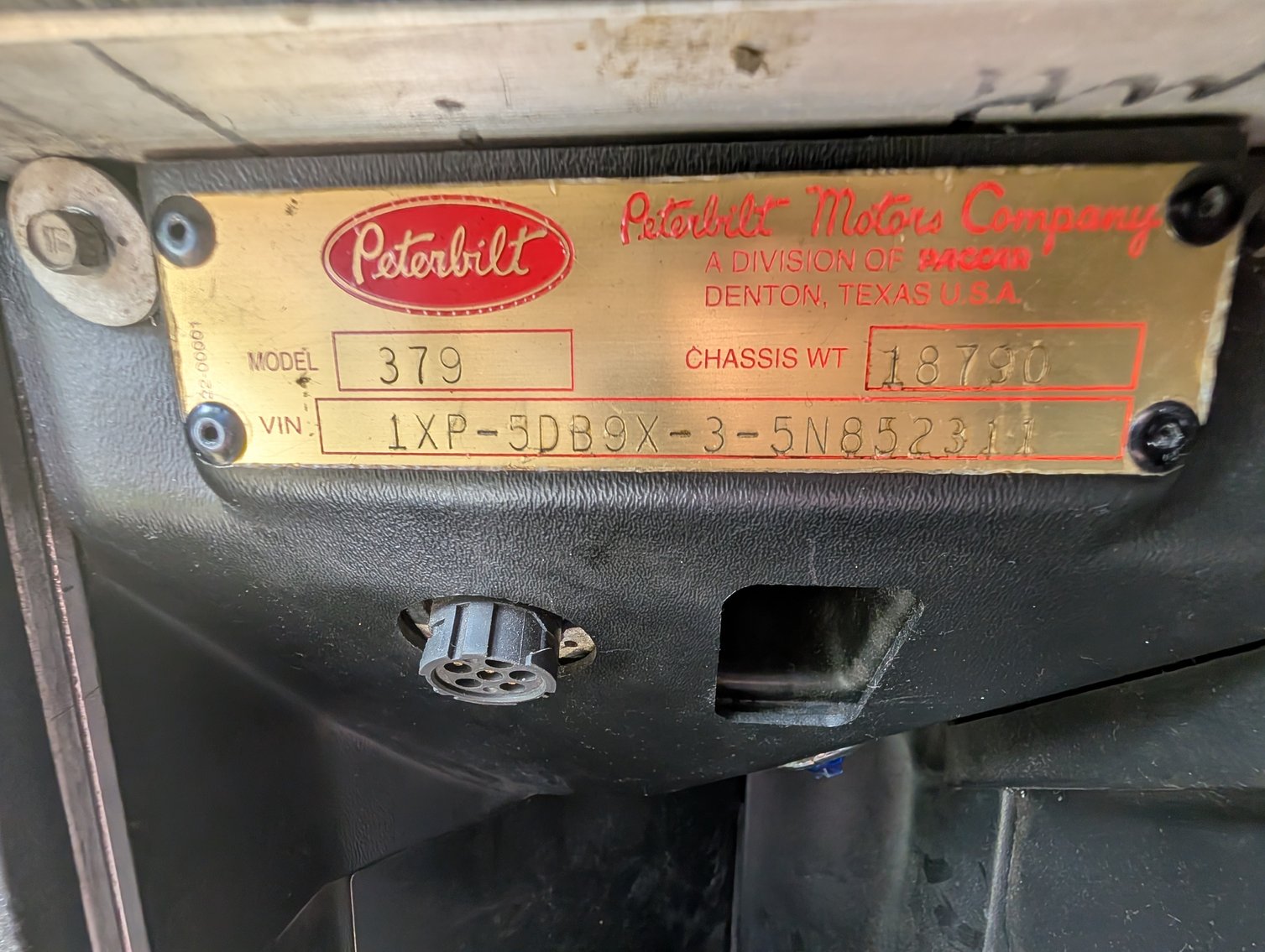 Image for 2005 PETERBILT 379 TANDEM AXLE TRUCK TRACTOR