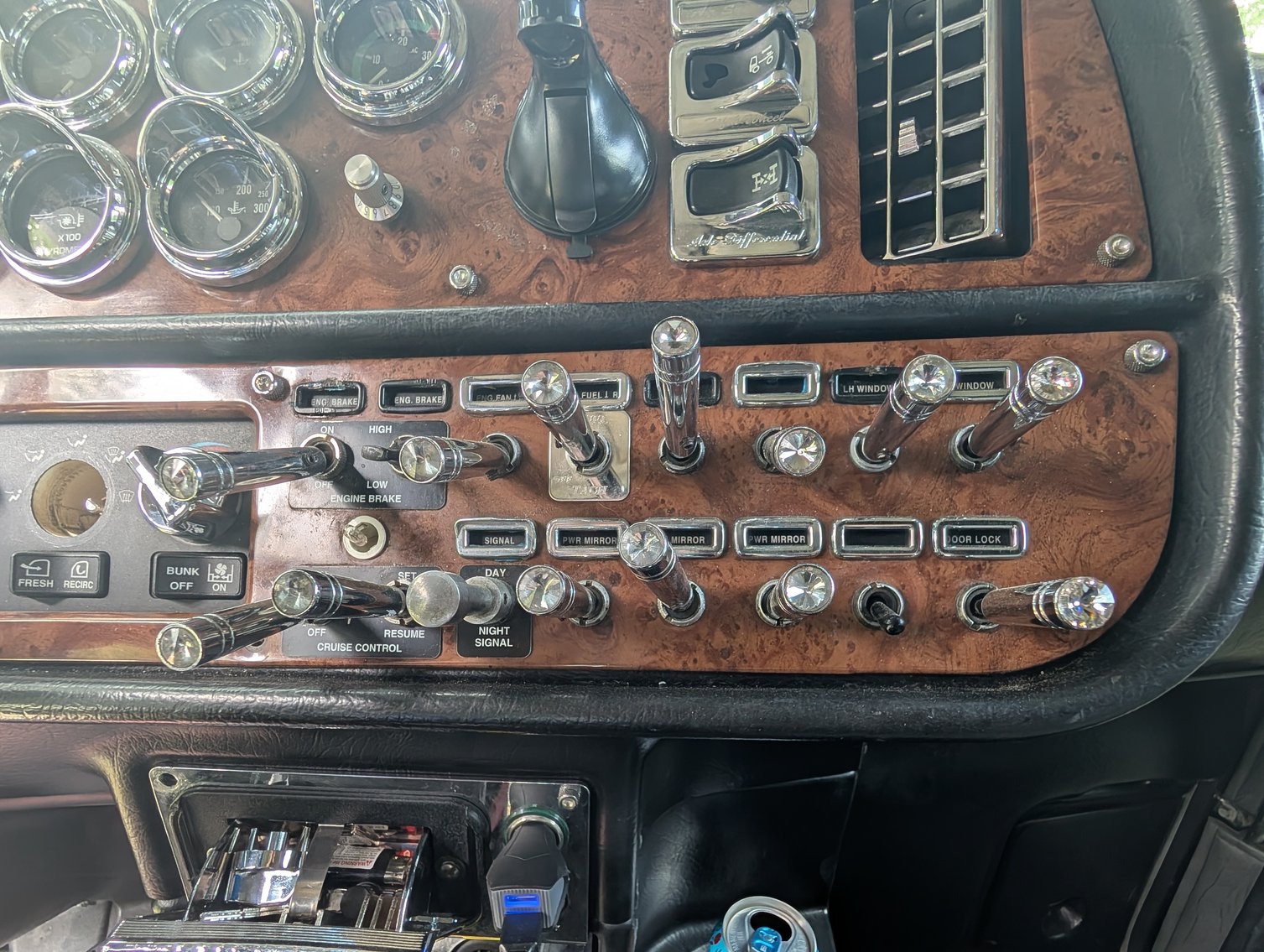 Image for 2005 PETERBILT 379 TANDEM AXLE TRUCK TRACTOR
