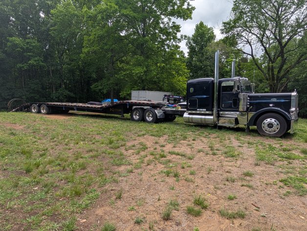 Image for 2005 PETERBILT 379 TANDEM AXLE TRUCK TRACTOR