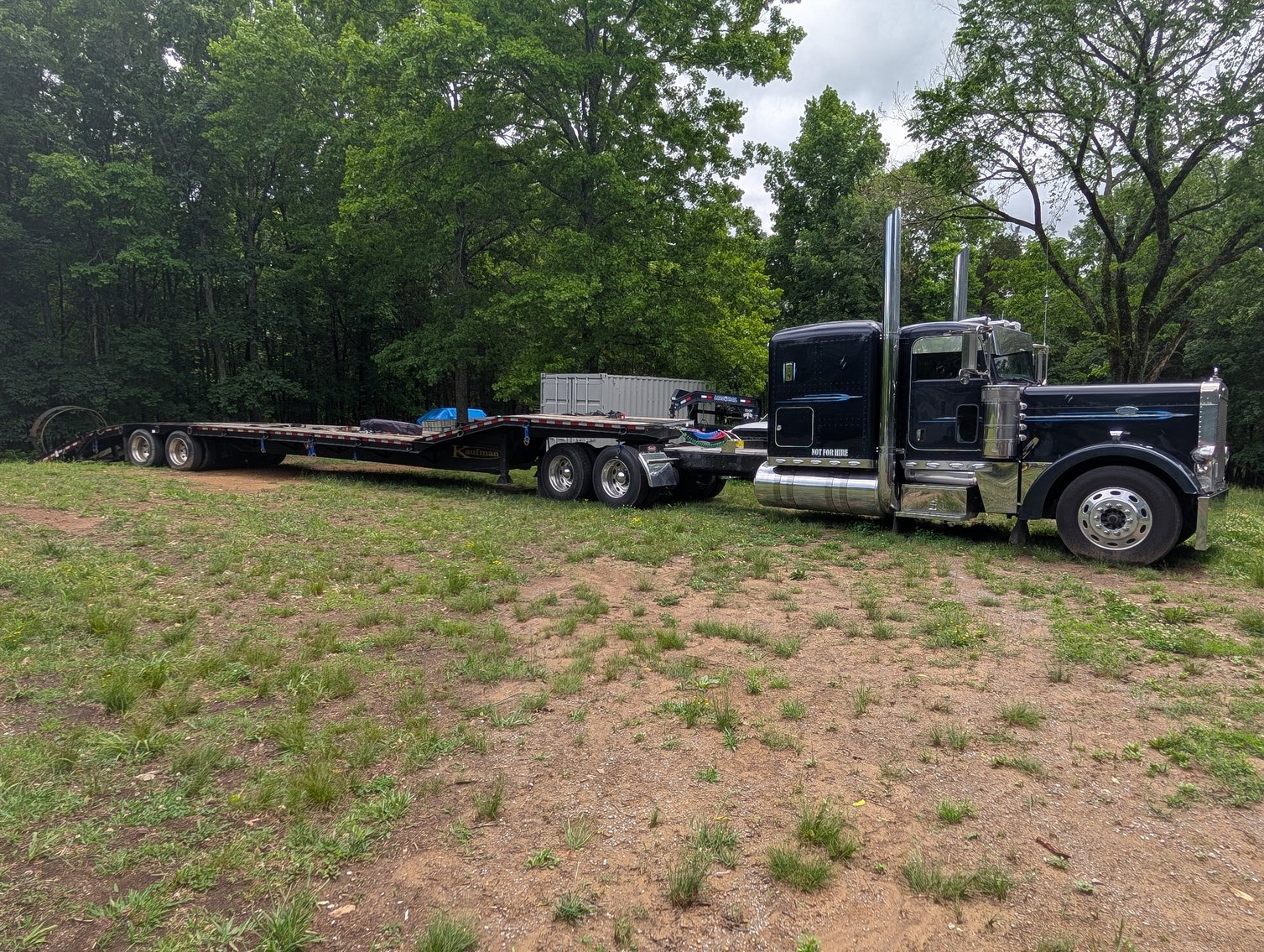 Image for 2005 PETERBILT 379 TANDEM AXLE TRUCK TRACTOR