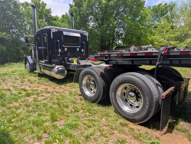 Image for 2005 PETERBILT 379 TANDEM AXLE TRUCK TRACTOR