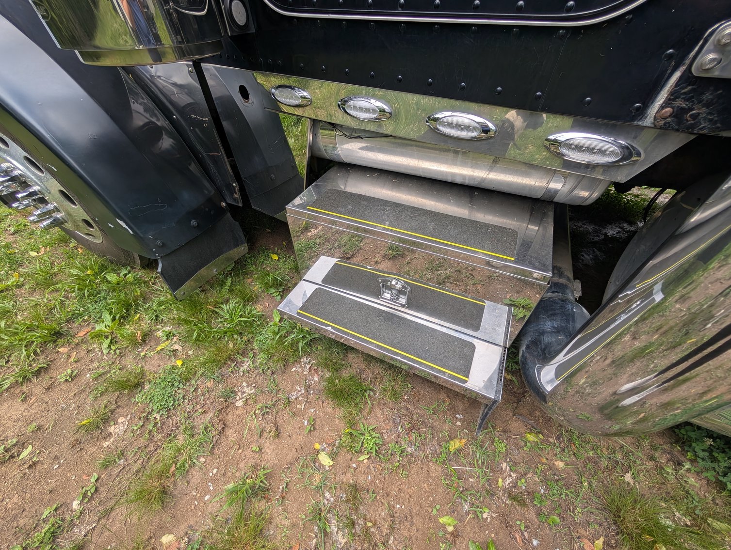 Image for 2005 PETERBILT 379 TANDEM AXLE TRUCK TRACTOR