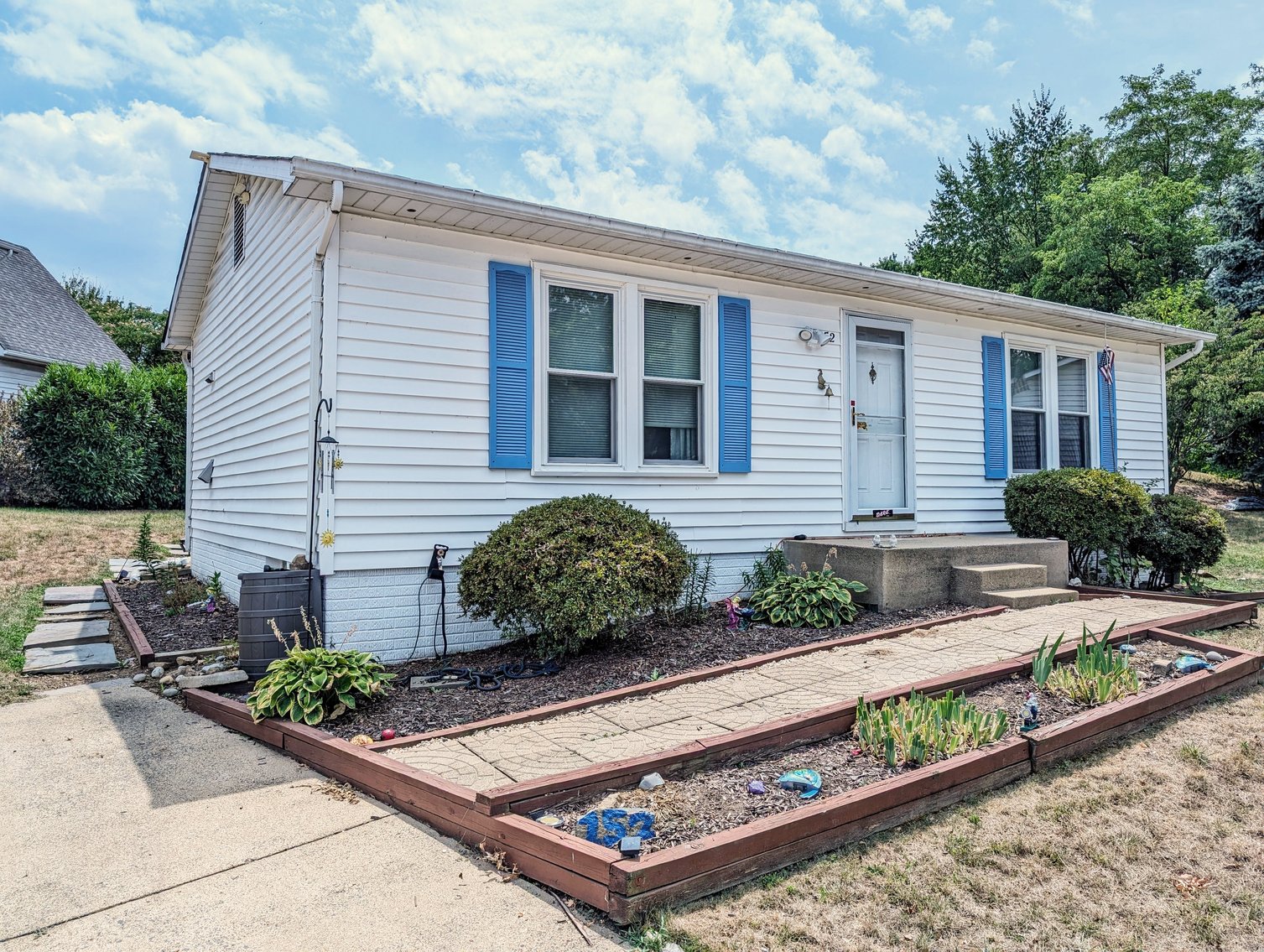 Image for 2 BR/2 BA Home in Oak View Neighborhood of Leesburg, VA--SELLING to the HIGHEST BIDDER!!
