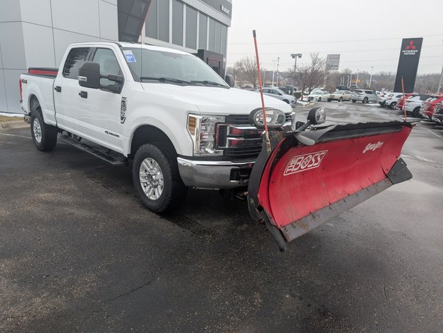 Image for 2019 Ford F-250 XLT Crew Cab 4X4 With Boss Plow & Sander