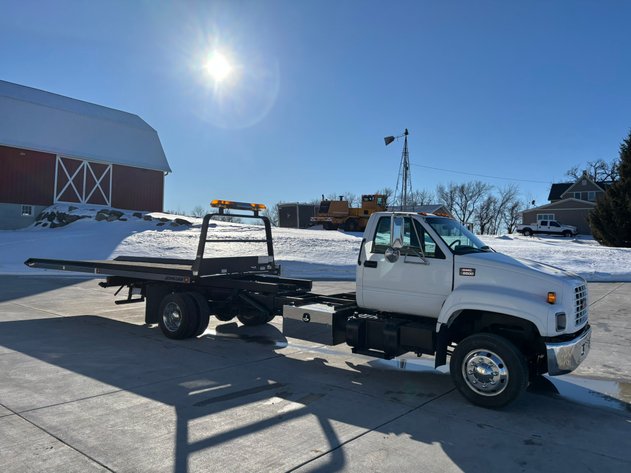 Image for Surplus Construction & Ag Equipment, 2000 GMC C6500 Rollback (156806)
