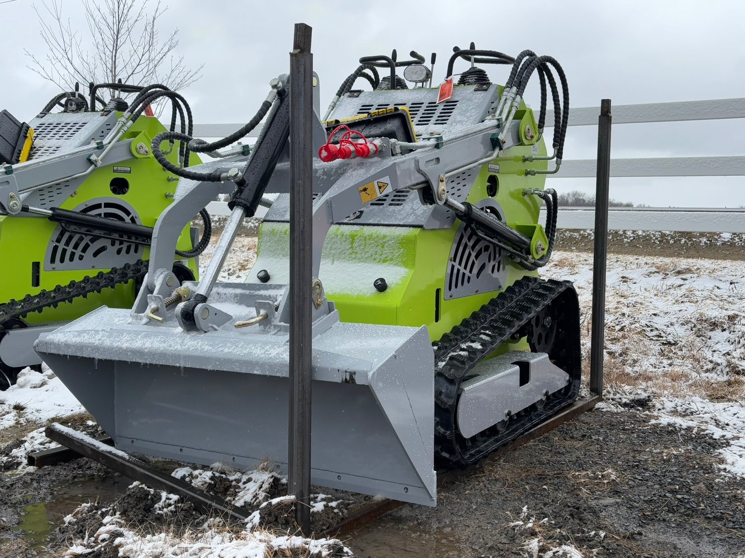 Brand New Mini Excavators (16), Mini Skids (2), Sea Containers & Attachments (155731)