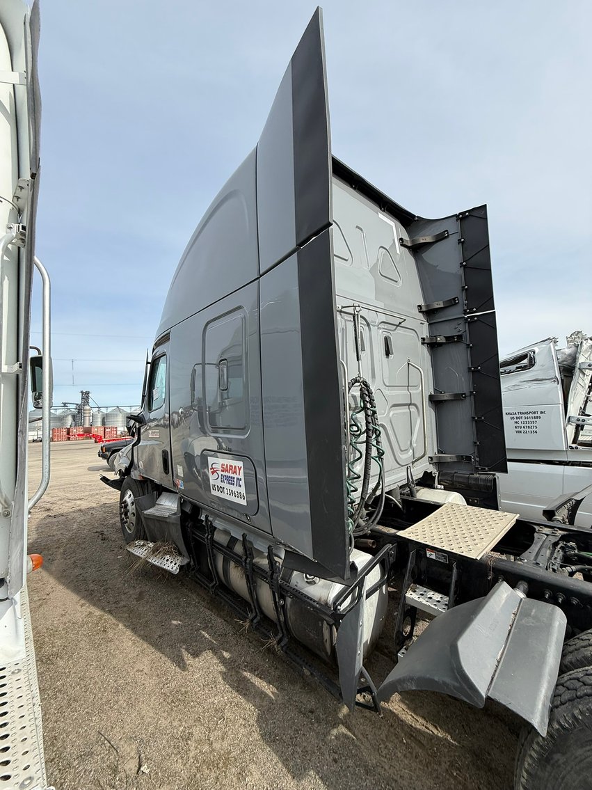 St. Cloud, MN Impound Auction: Semis, Trailers & Box Trucks (158124)