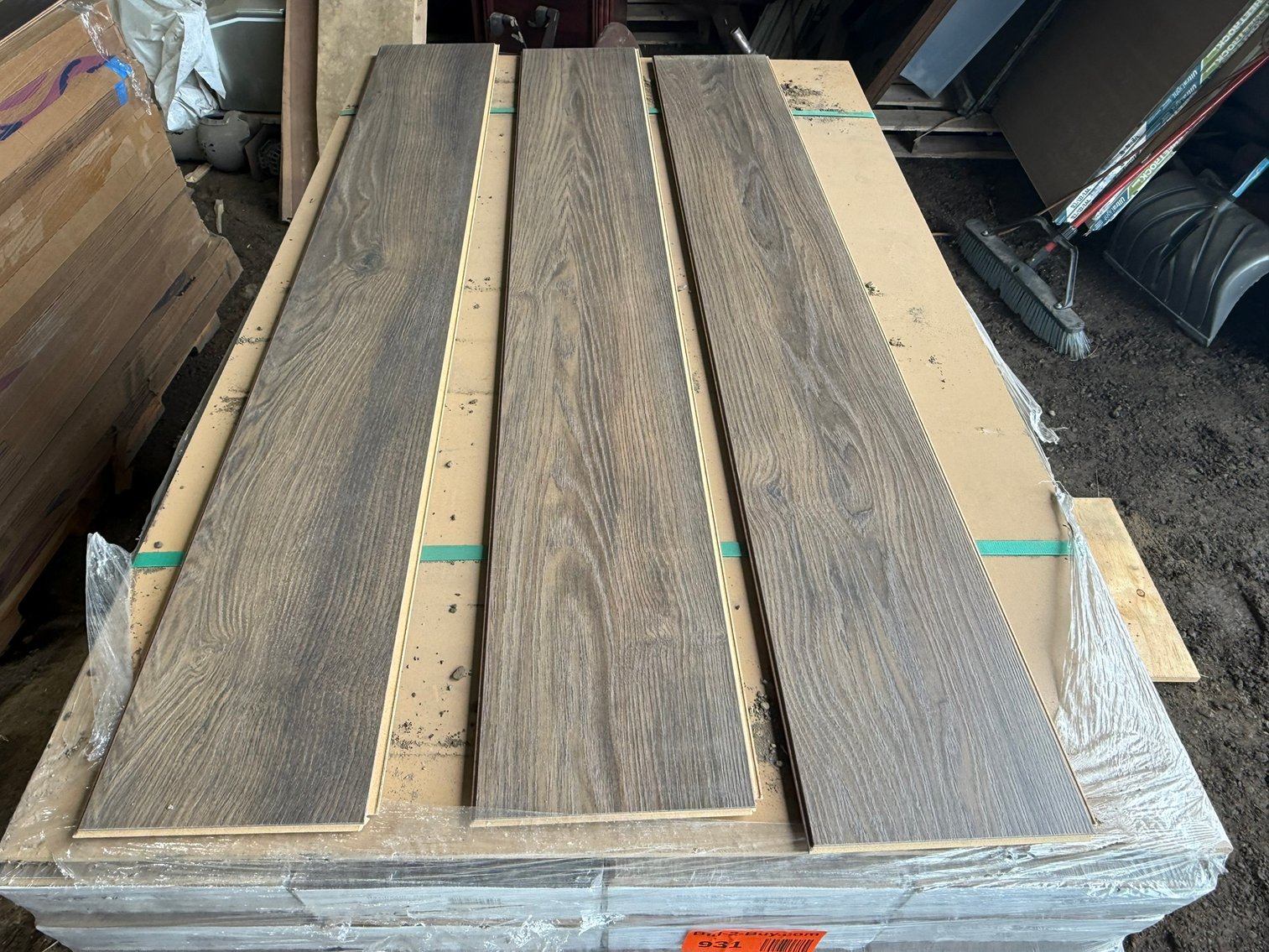 13 Pallets Flooring: Vinyl, Laminate & Engineered Hardwood #5