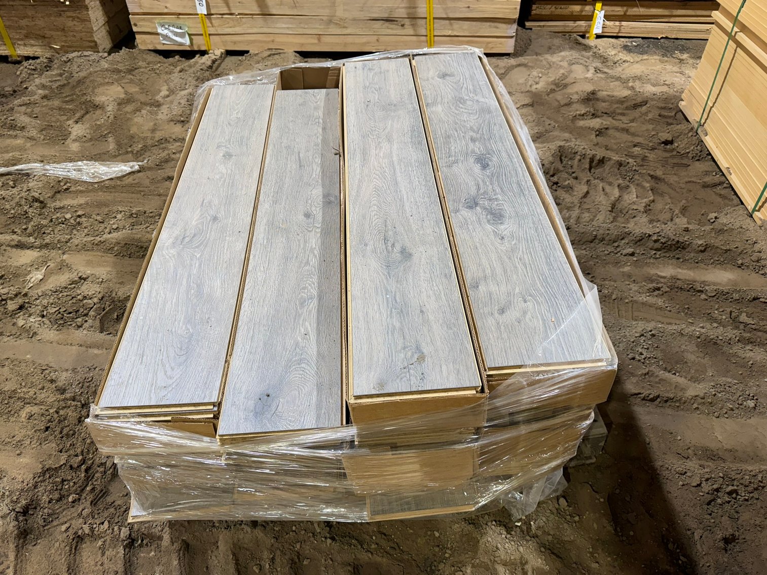 13 Pallets Flooring: Vinyl, Laminate & Engineered Hardwood #5