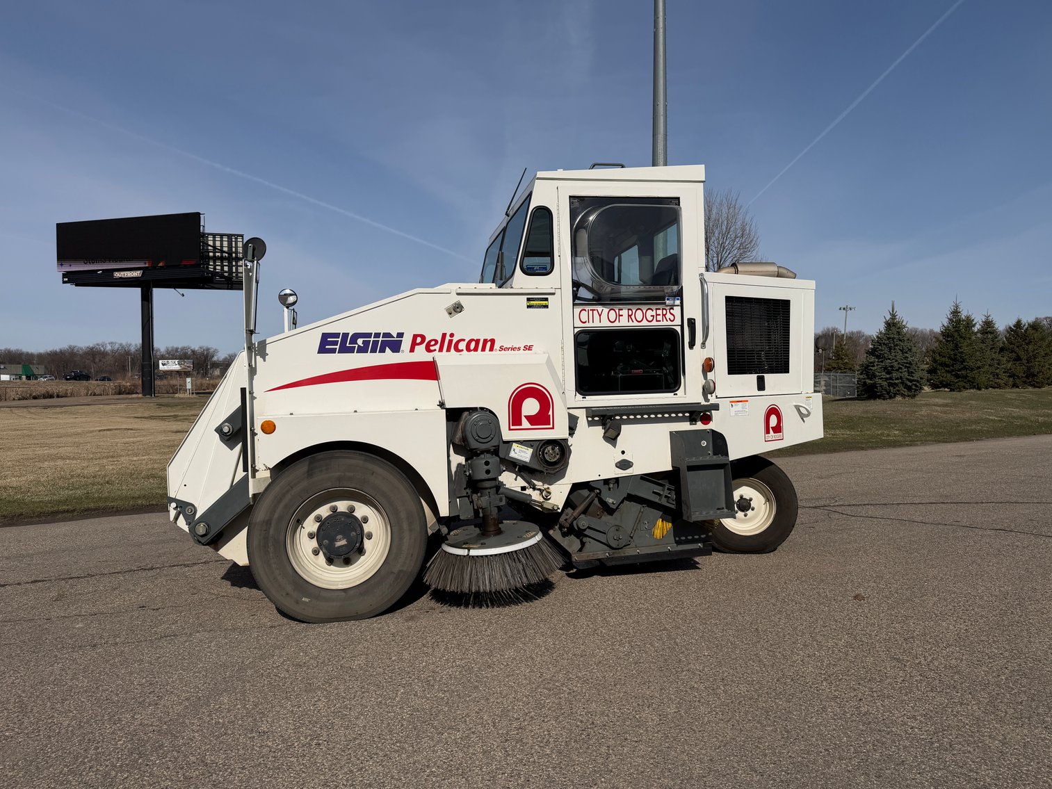 City of Rogers: 2004 Elgin Pelican Series SE Sweeper (160011)