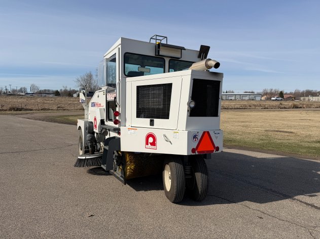 Image for City of Rogers: 2004 Elgin Pelican Series SE Sweeper (160011)