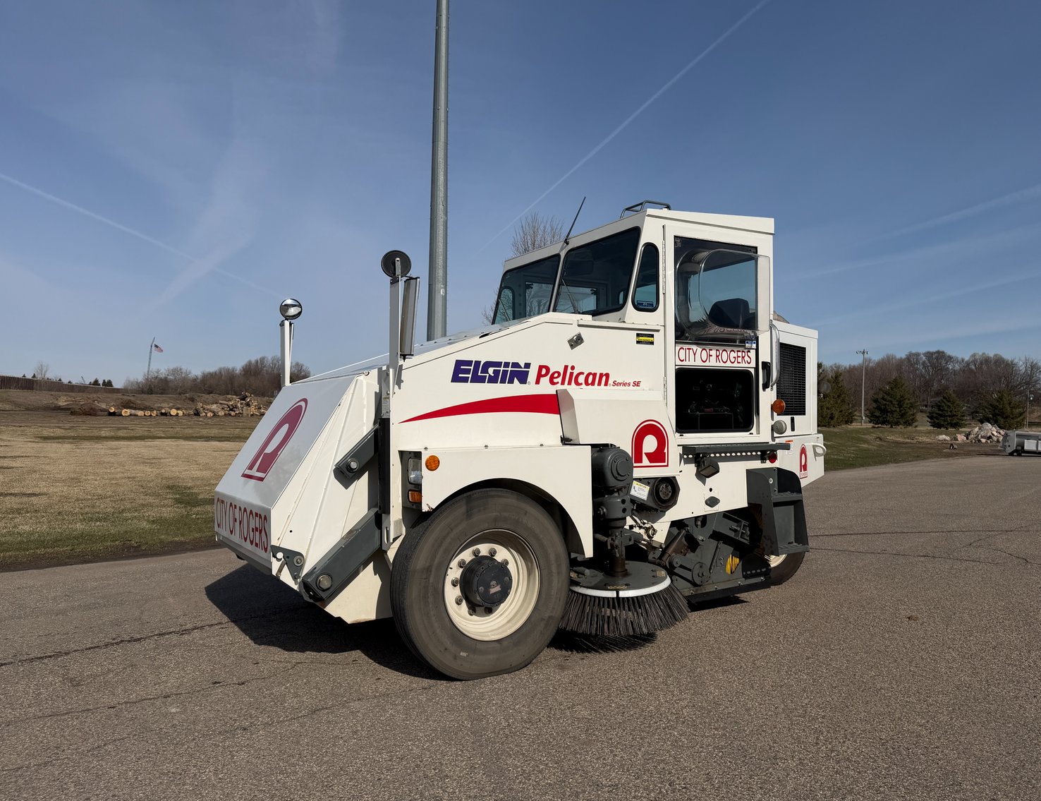 City of Rogers: 2004 Elgin Pelican Series SE Sweeper (160011)