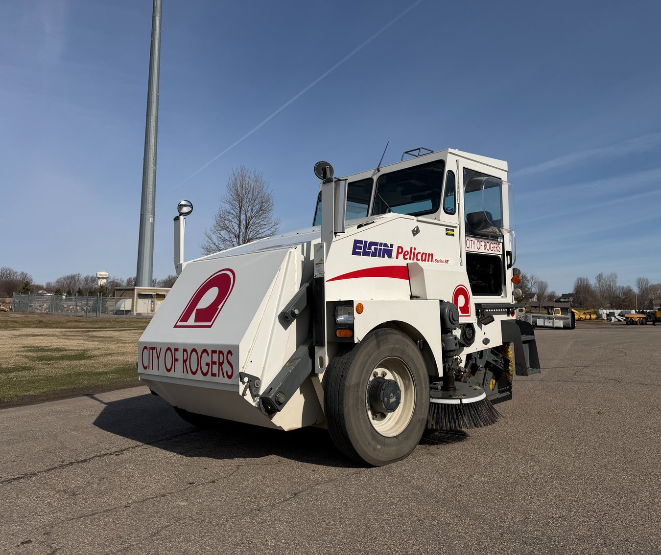 City of Rogers: 2004 Elgin Pelican Series SE Sweeper (160011)