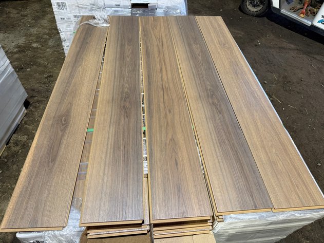 Image for 19 Pallets of Laminate Click Plank Flooring: #6