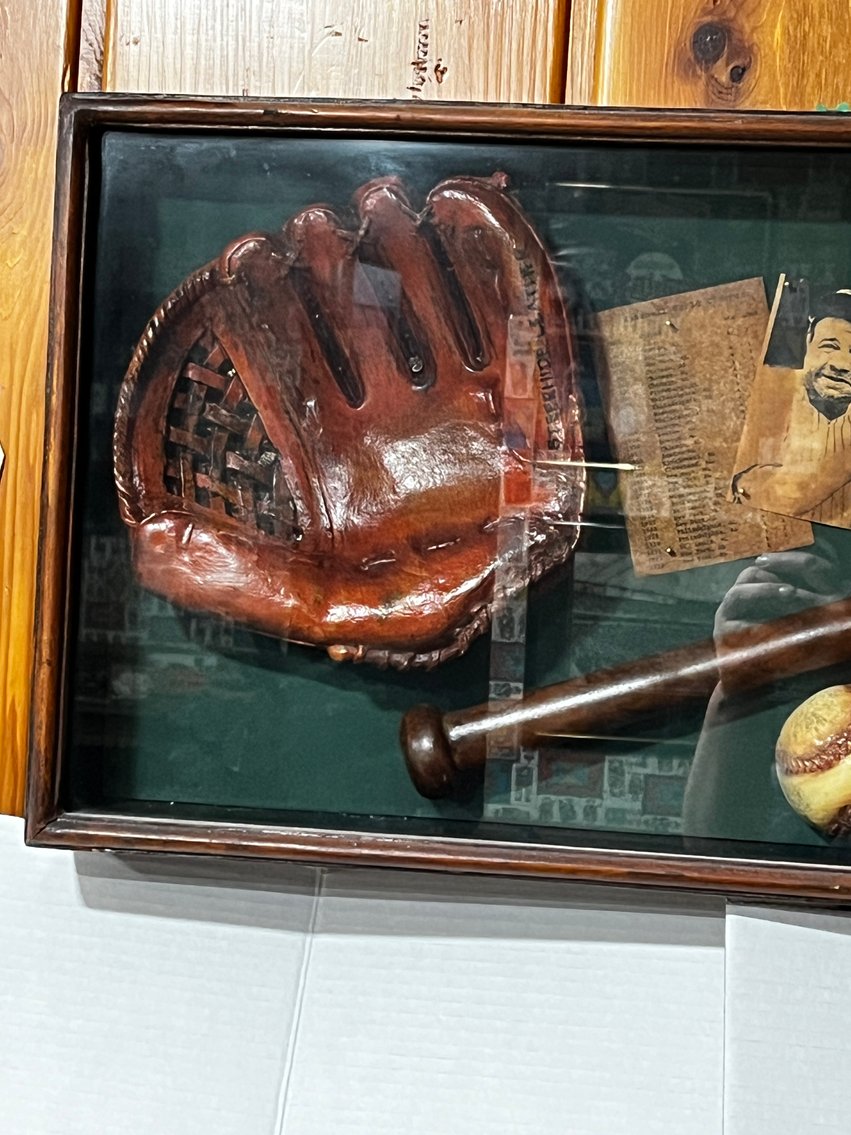 Twins & Sports Memorabilia, Garden Décor & Holiday Décor