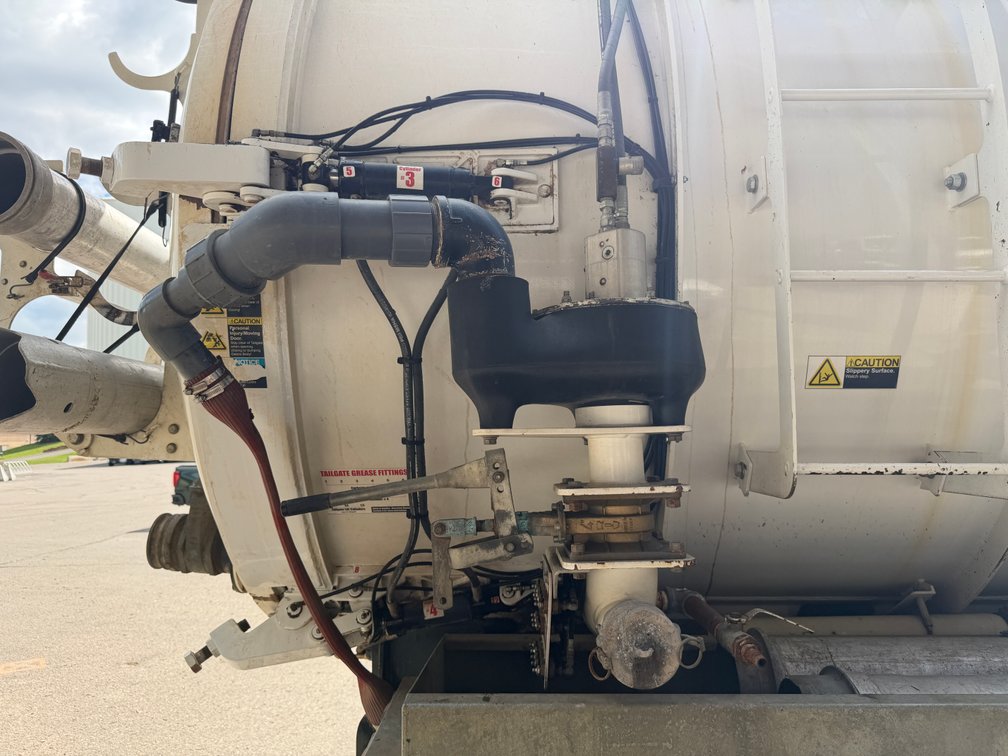 Opening Soon: 2010 Mack GapVax MC1209 Vacuum Truck
