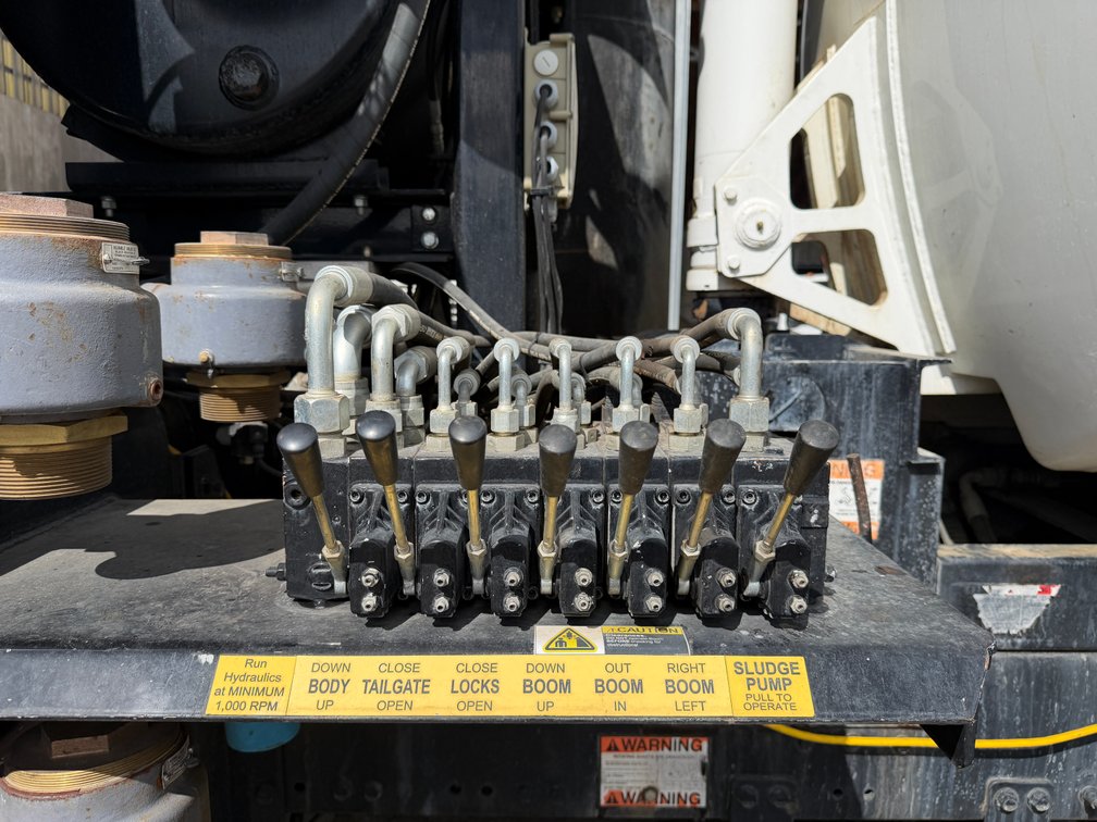 Opening Soon: 2010 Mack GapVax MC1209 Vacuum Truck