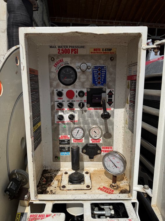 Opening Soon: 2010 Mack GapVax MC1209 Vacuum Truck