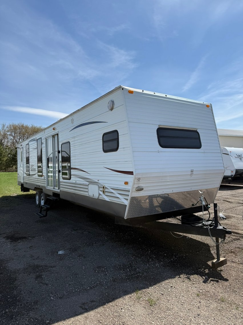 (6) Travel Trailer Campers