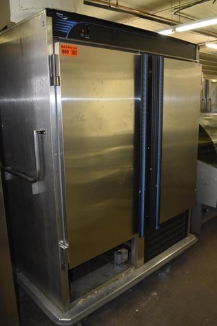 Image for Rolling Crescor Chilltemp Restaurant Grade Cooler