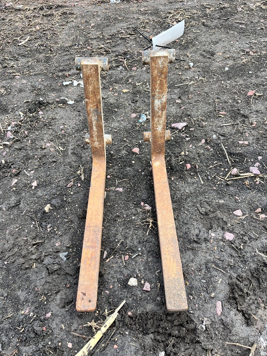 Skid Loader Attachments, Tools, Lumber & Equipment (131789)