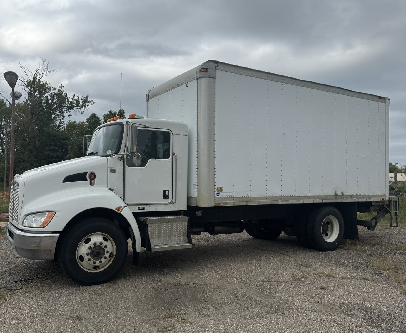 2016 Kenworth T270 18' Box Truck (137144)