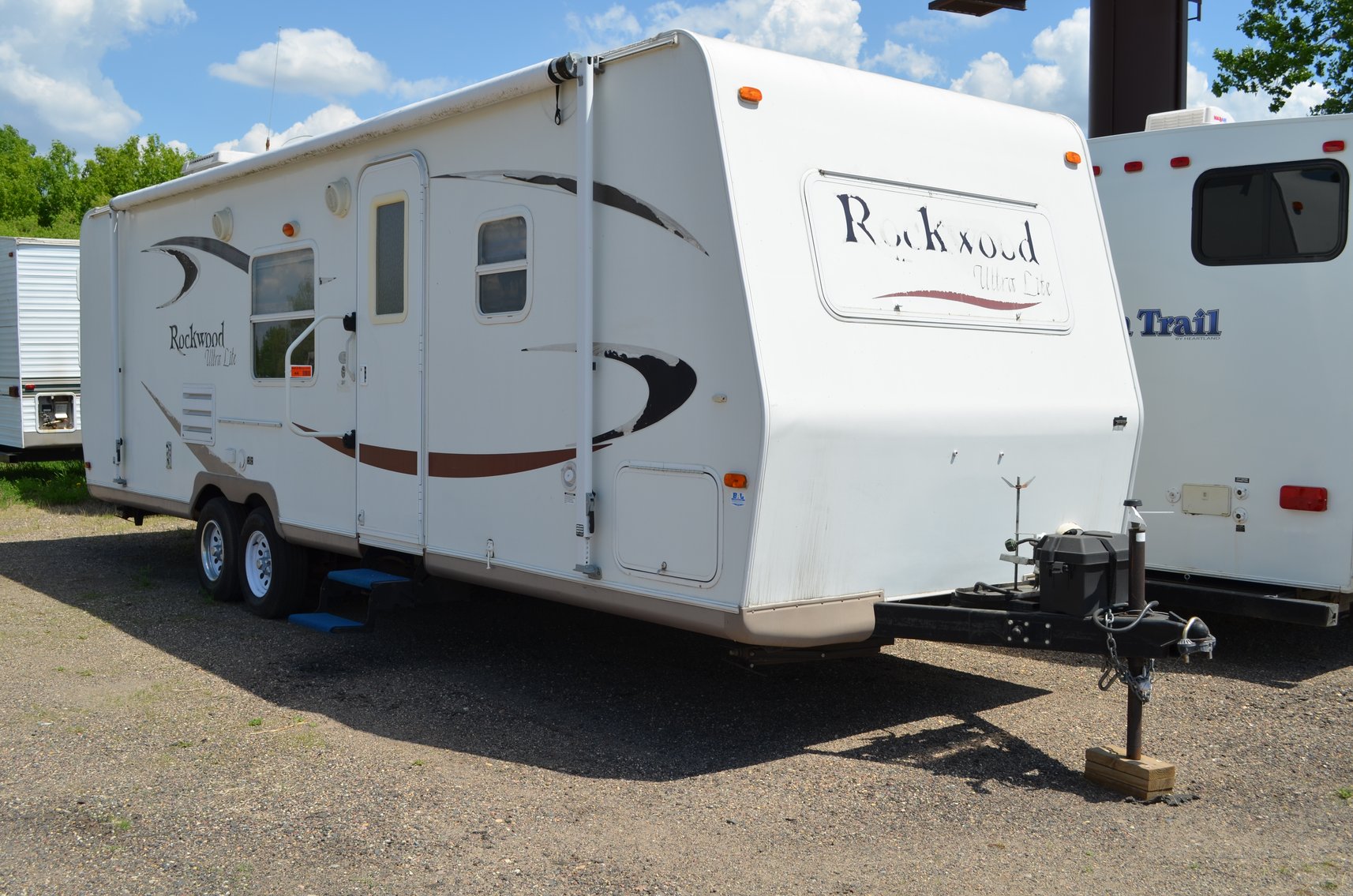 (19) Campers: Travel Trailers, 5th Wheels & Park Models (141277)