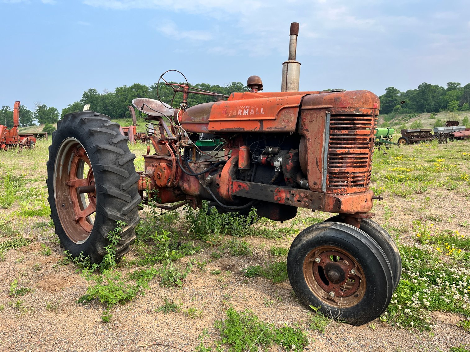 Estate Farm Machinery Auction: Tractors, Implements & More (142561)