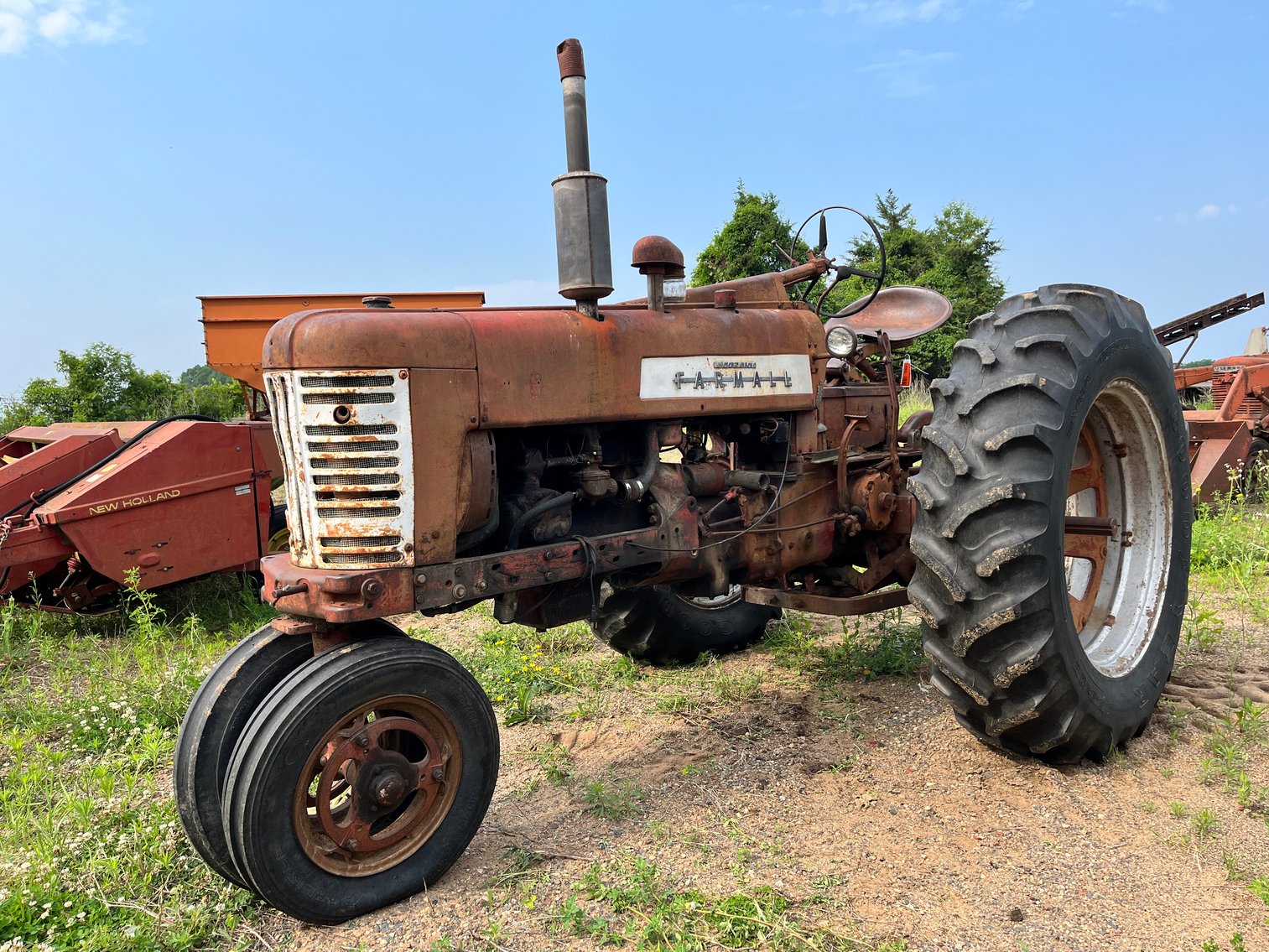 Estate Farm Machinery Auction: Tractors, Implements & More (142561)