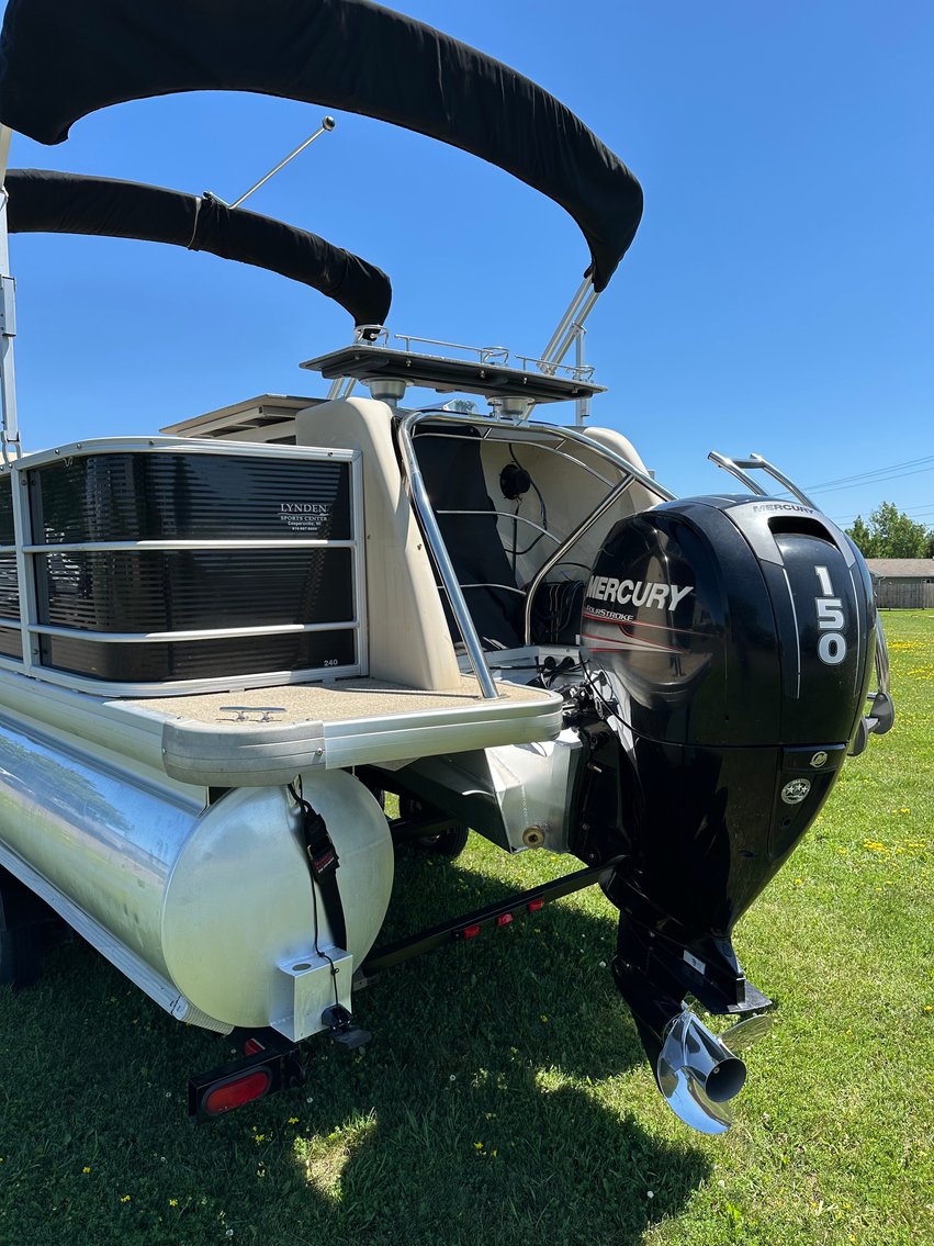 2016 Aquapatio By Godfrey 26' Pontoon & Trailer