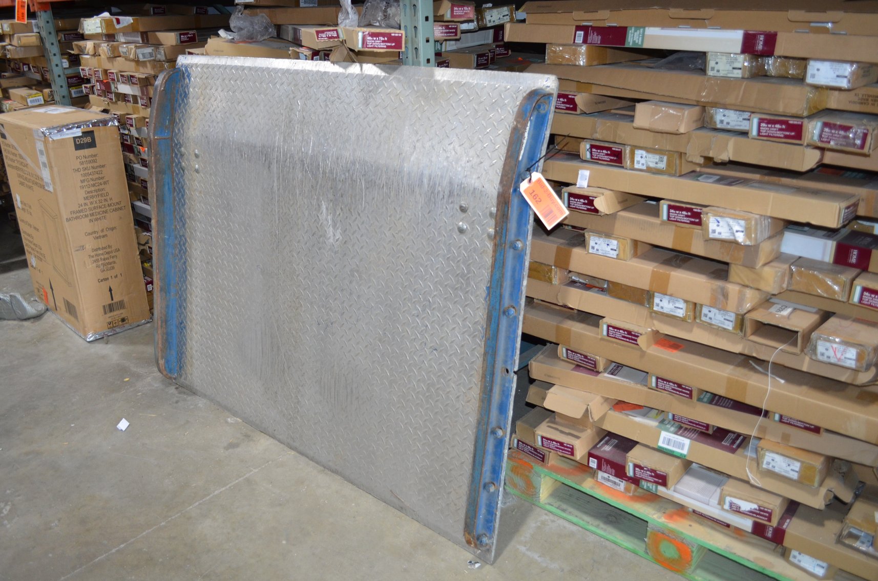 Window Blinds, Shades and Pallet Racking Complete Liquidation (146465)