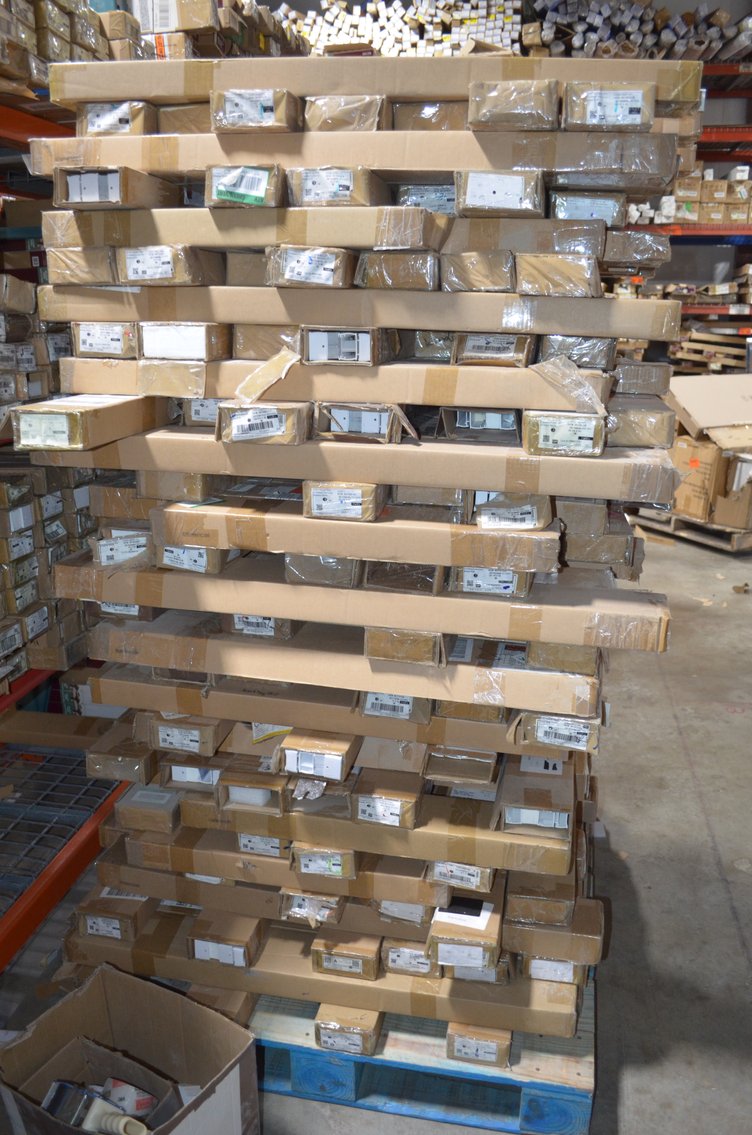 Window Blinds, Shades and Pallet Racking Complete Liquidation (146465)