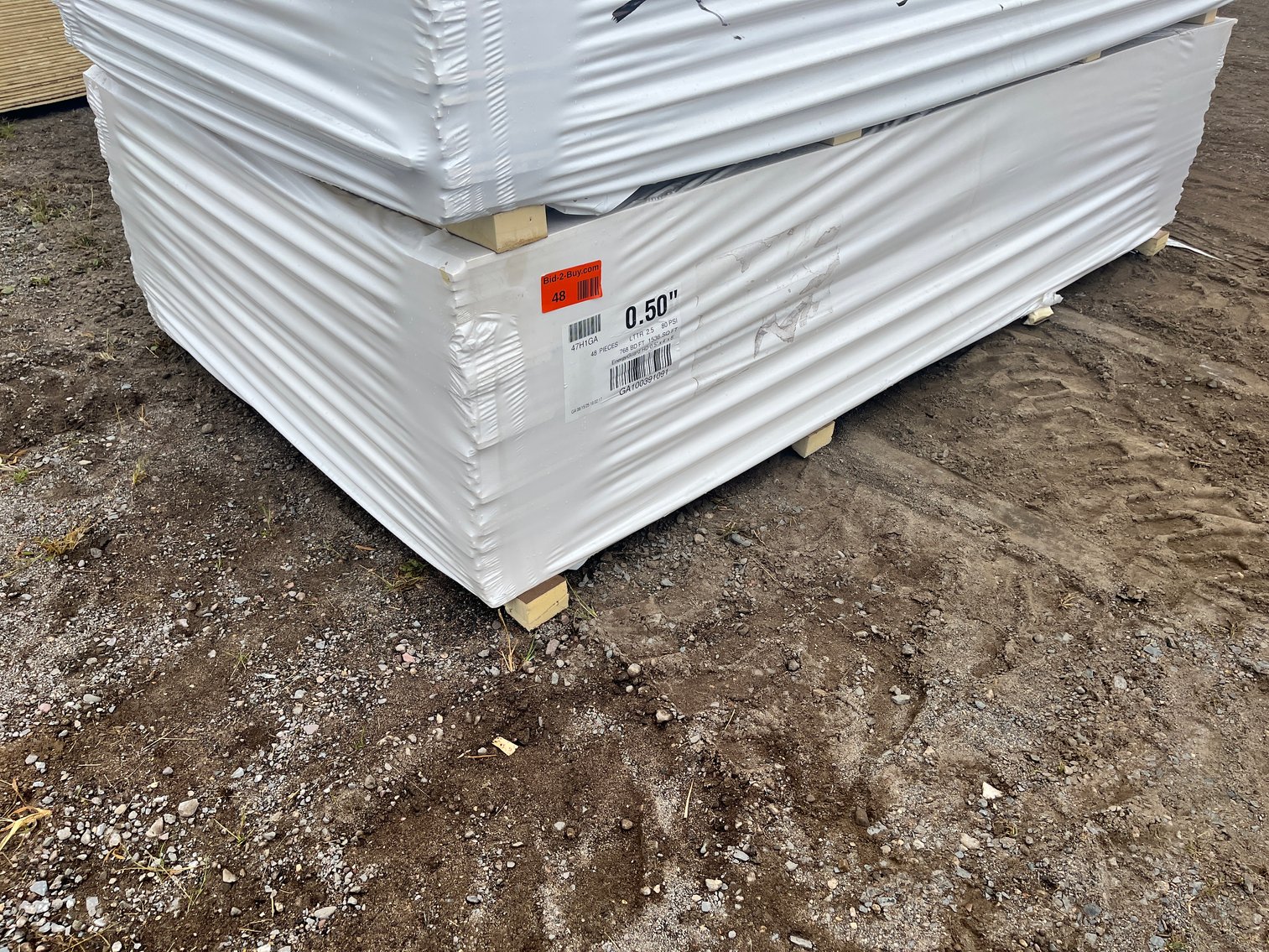 GAF EnergyGuard Polyiso Insulation & 16' Deckorators Slotted Composite Deck Boards (148183)