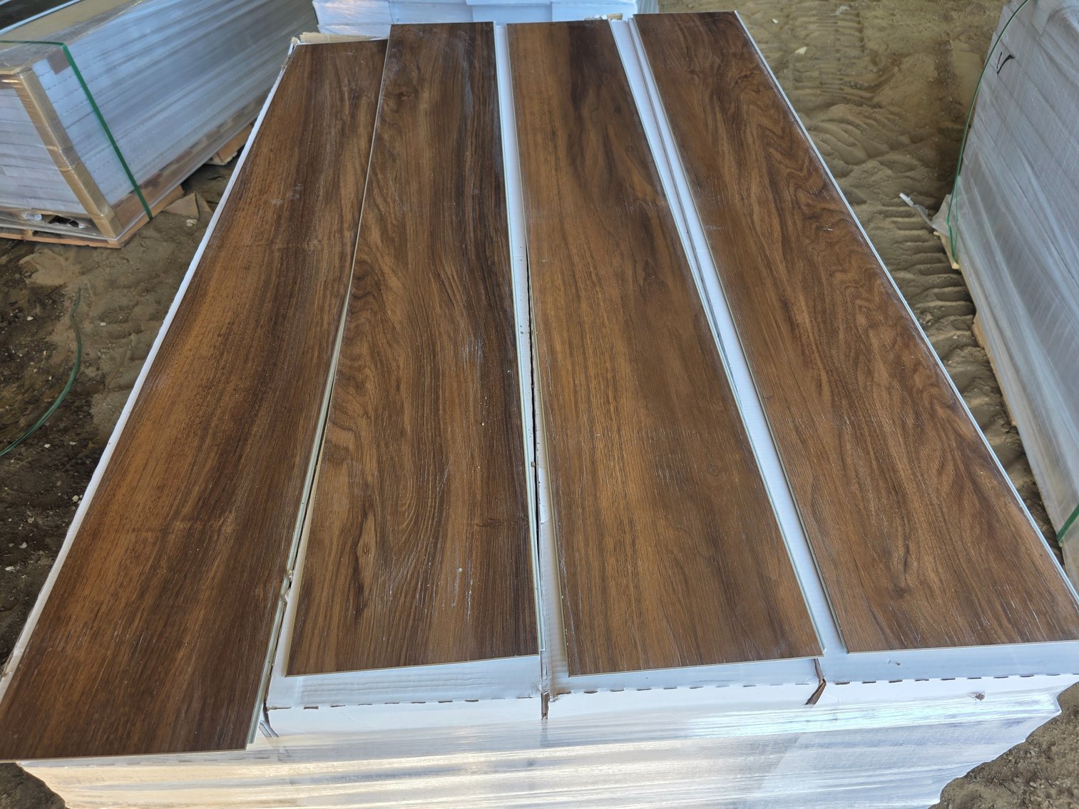 Waterproof Luxury Vinyl Click Plank Flooring (150994)