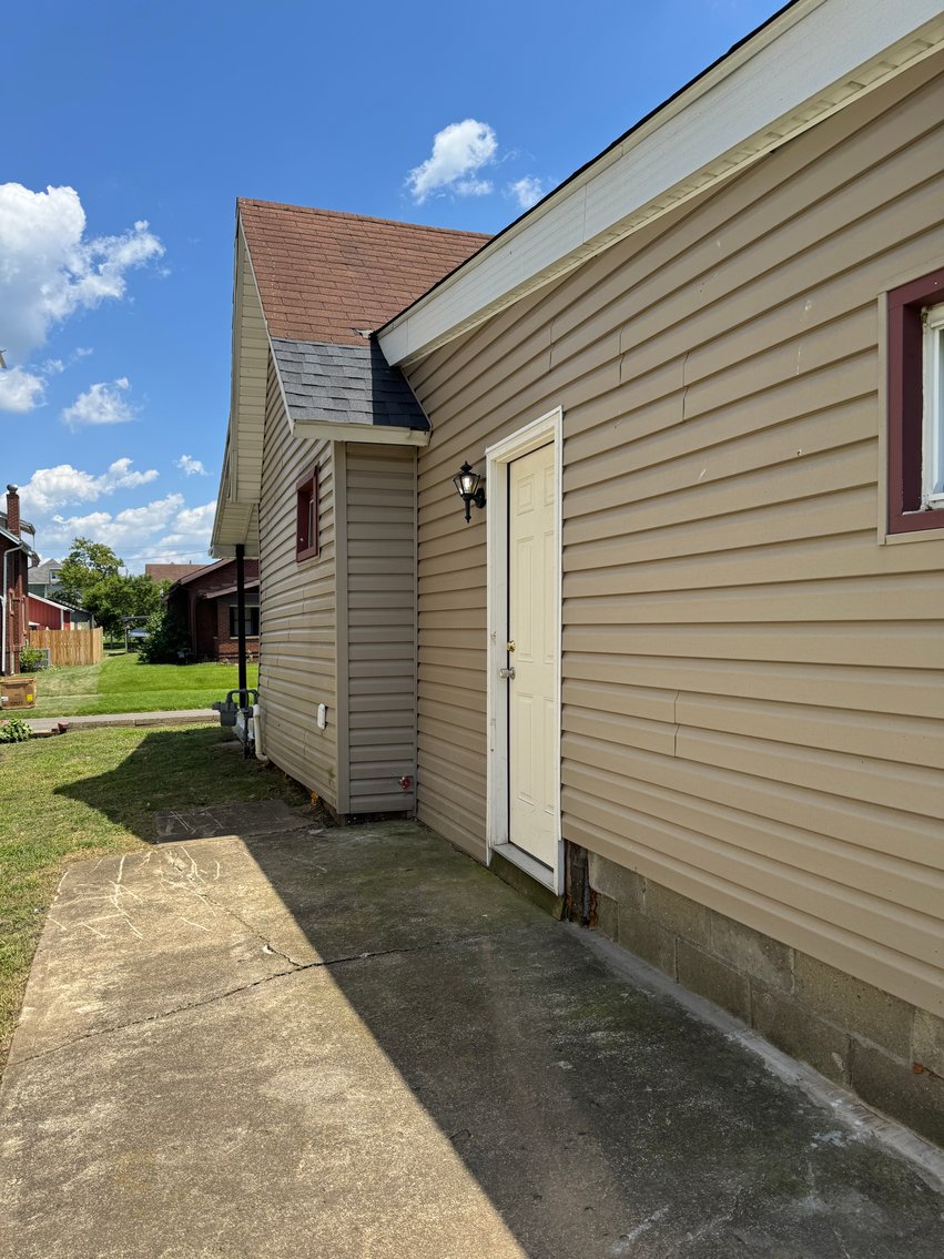 Image for 3-bed, 1-bath home on S 6th St,