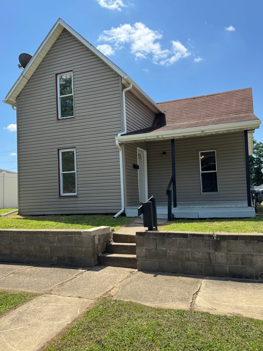 Image for 3-bed, 1-bath home on S 6th St,