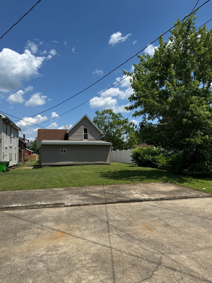 Image for 3-bed, 1-bath home on S 6th St,