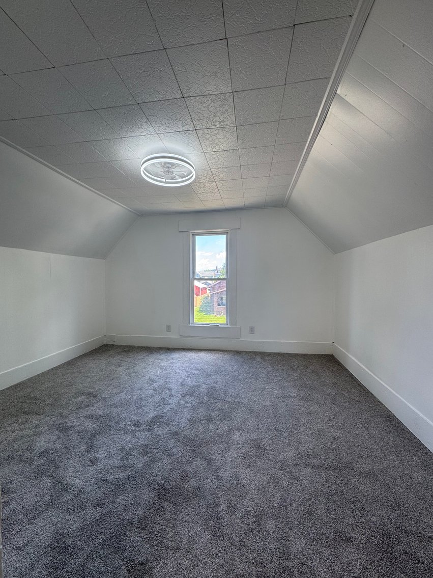 Image for 3-bed, 1-bath home on S 6th St,