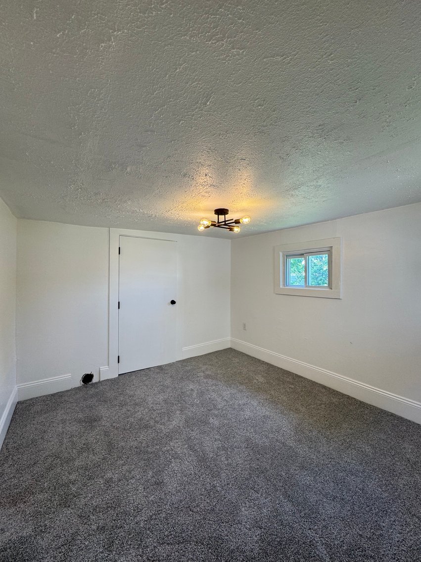 Image for 3-bed, 1-bath home on S 6th St,