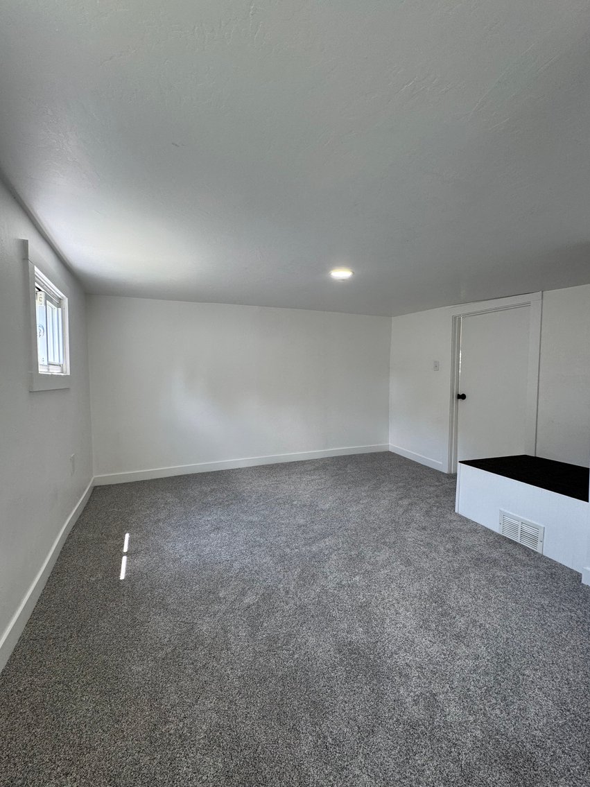 Image for 3-bed, 1-bath home on S 6th St,