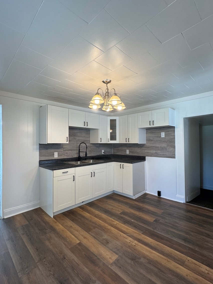 Image for 3-bed, 1-bath home on S 6th St,