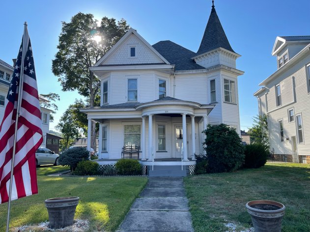 Victorian home on 4th St